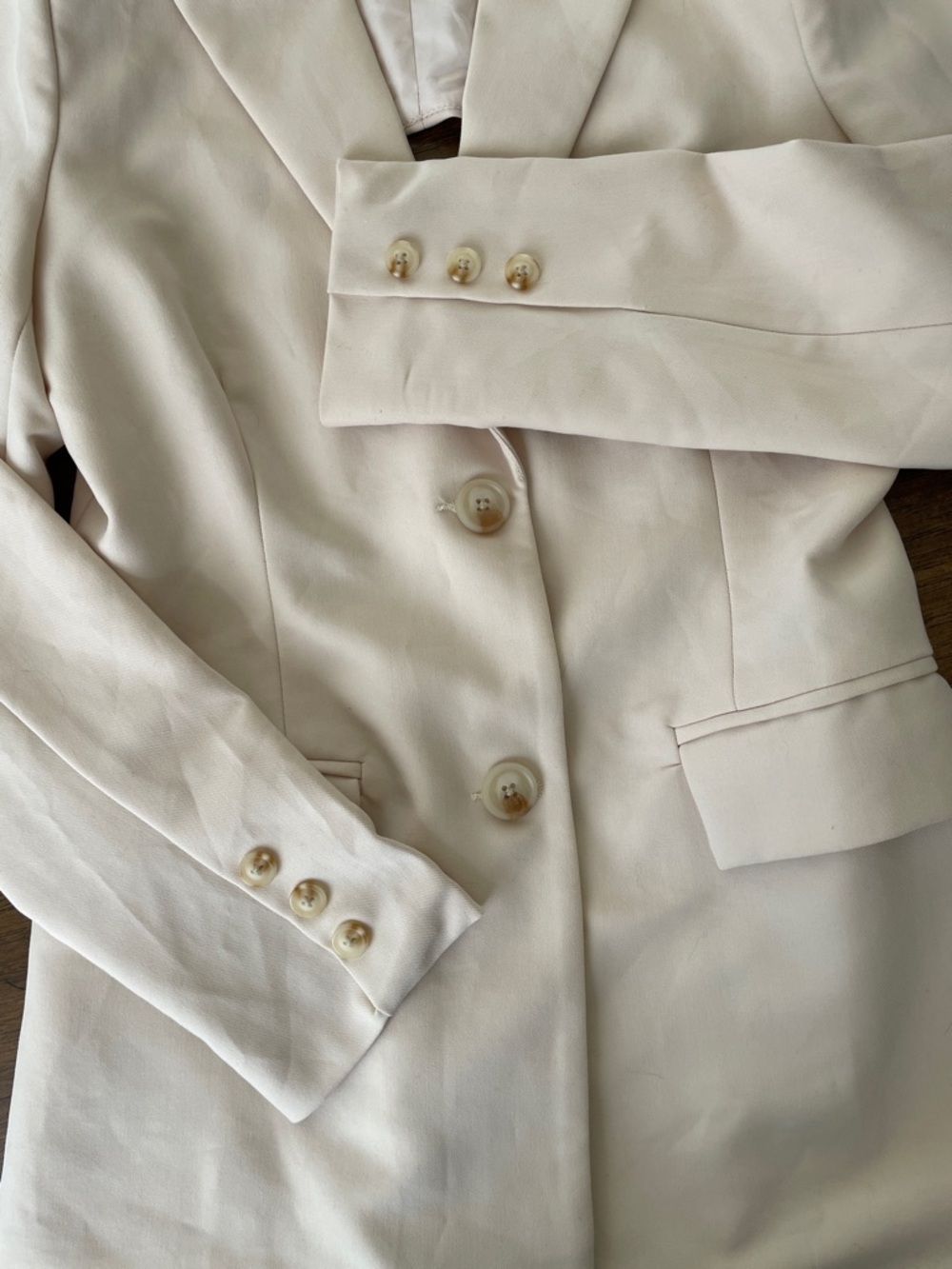 Beginning Boutique x Emma Rose Cream Tailored Blazer with back cut out - Picture 5 of 7